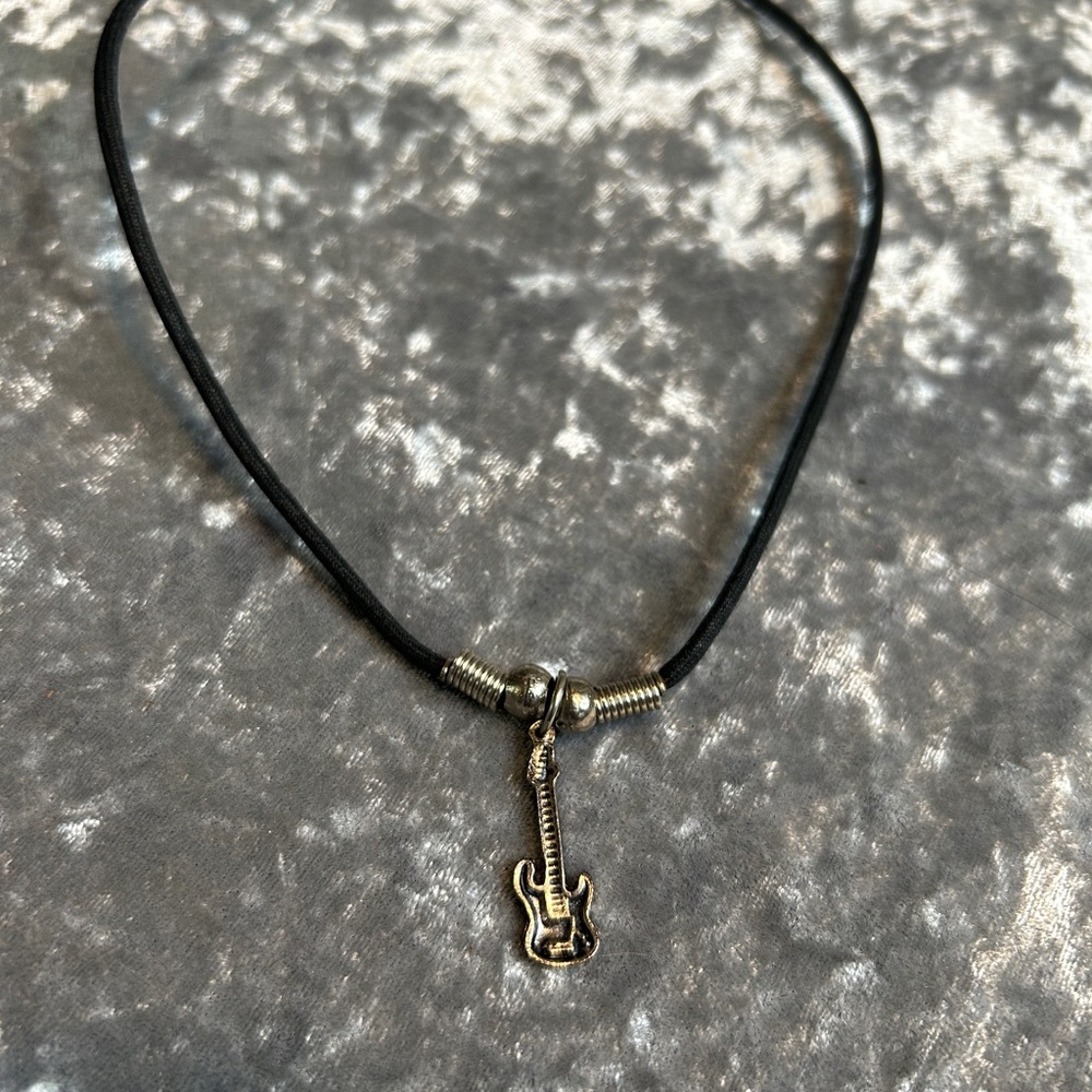$2/30$ VTG DEADSTOCK GUITAR NECKLACE CHOKER